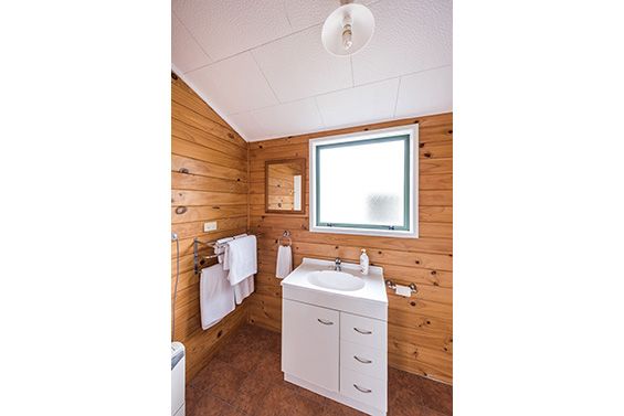 Tui Cabin bathroom