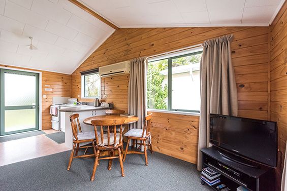 Falcon Cabin dining area